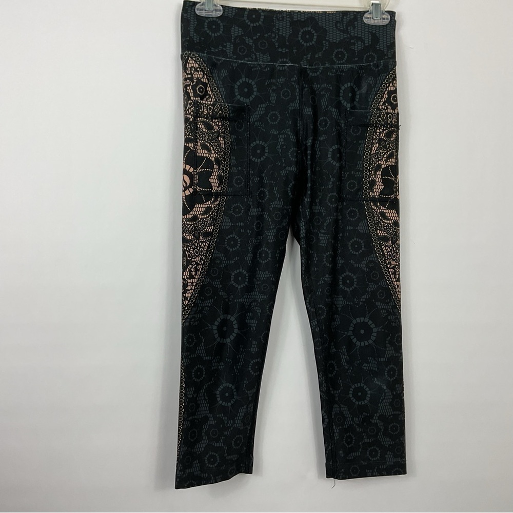 INKnBURN Lace Print Capri Pants Size 2